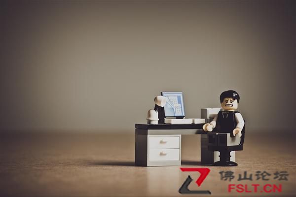女子拒绝下班后应酬被辞退。公司：行政工作就要搞好接待