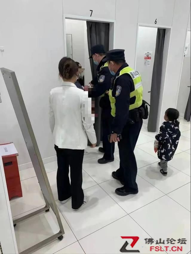 女子在优衣库试衣间产子？警方回应