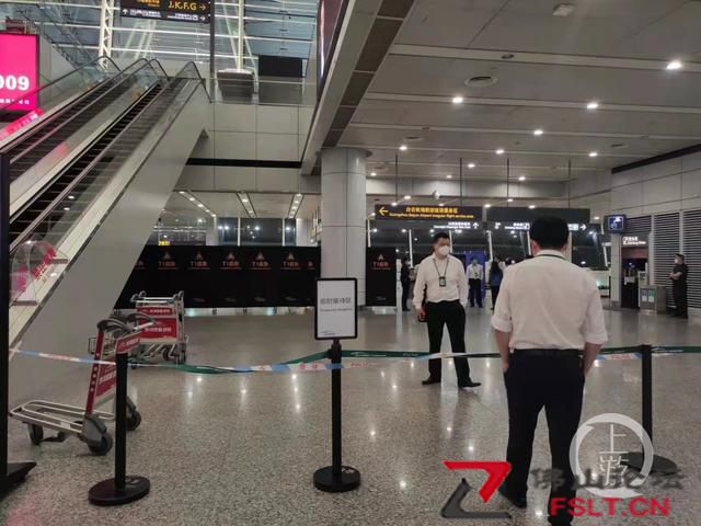 MU5735航班家属情绪失控在白云机场大哭，家属被安排在临时接待区