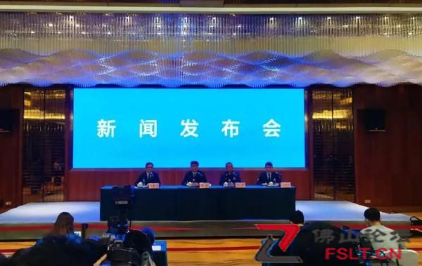 失事客机MU5735黑匣子已连夜送往北京！现场发现部分飞机残骸和遗体残骸