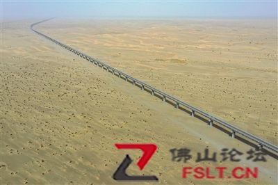 世界首条环沙漠铁路是如何炼成的？