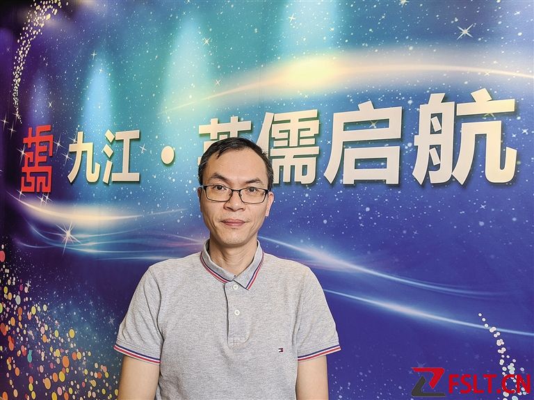 佛山·大城工匠冯坚强： 用匠心照亮千灯湖夜色