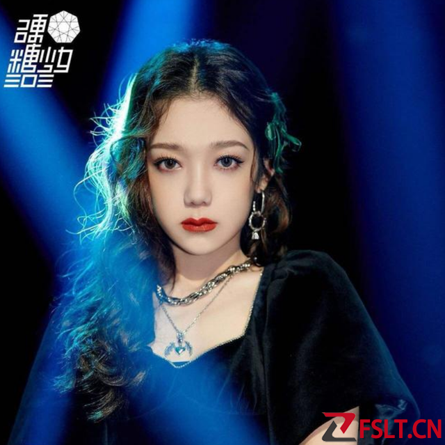 希林娜依高方否认抄袭有底气：2年前手绘灵感，五字妹妹太委屈了