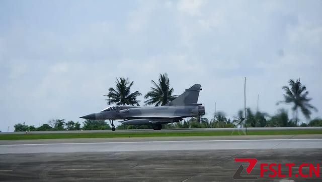 台军战机陆续挂弹升空，台空军忙解释称“与解放军军演无关”