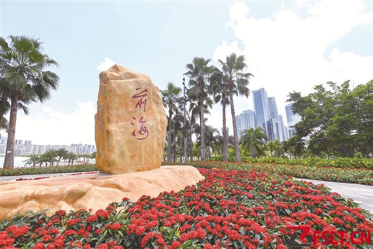 复兴之路 真理之光 ——深刻领悟习近平新时代中国特色社会主义思想实现马克思主义中