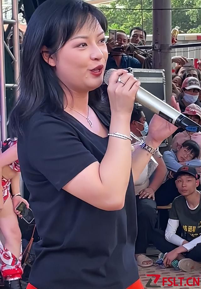 《七十二家房客》阿香回到家乡演出，广东网友：怎么八姑变年轻了