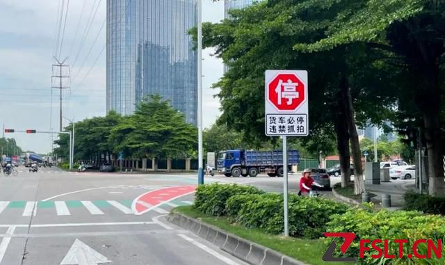 扩散！路面标红区域是电动自行车“禁行区”，切勿驶入！