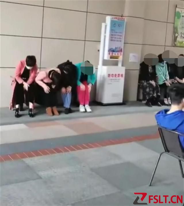 住户阻止大妈占用架空层跳广场舞被“哭丧”，物业：事后又起冲突，希望这次能协调好