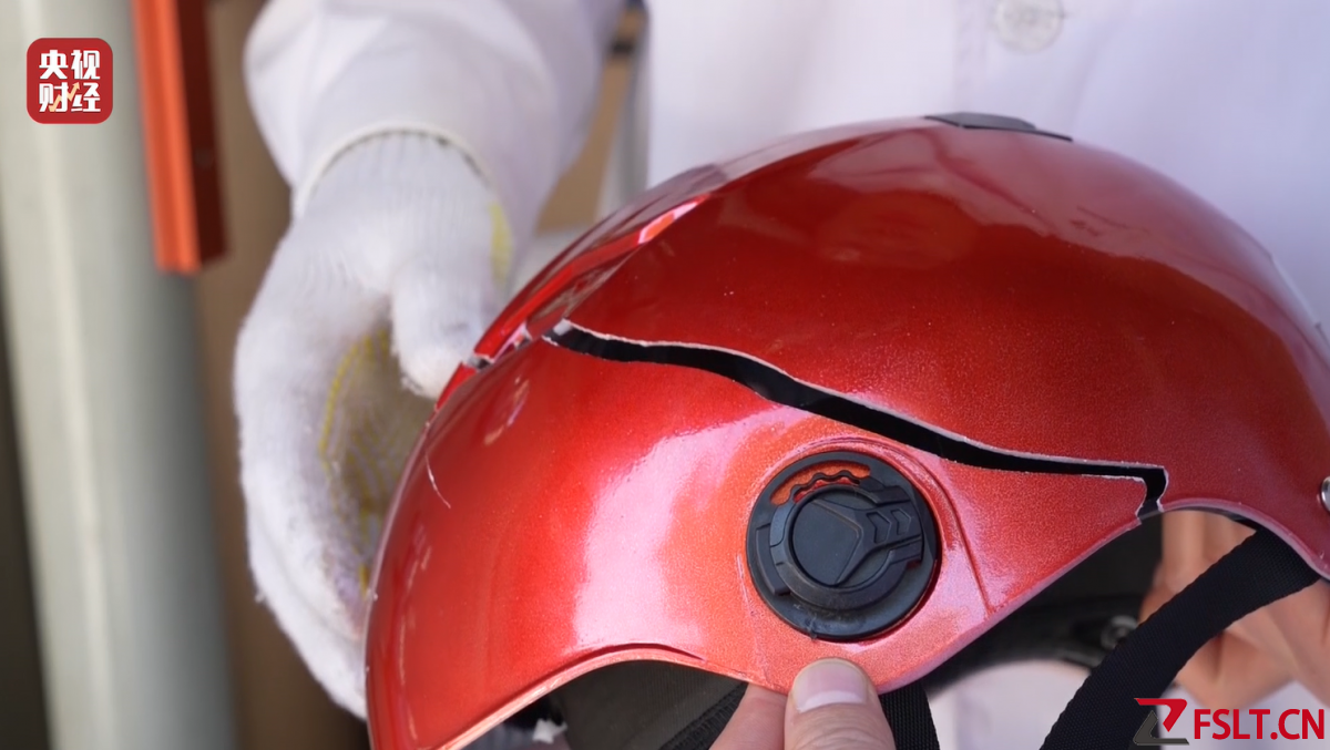 部分头盔成戴在头上的刀片：厂家偷工减料 使用回收料等劣质材料