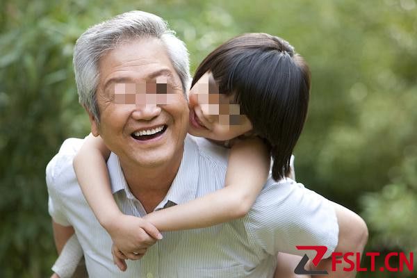 这个年龄是孩子的“依恋期”，父母别丢给老人带，错过就难再亲近