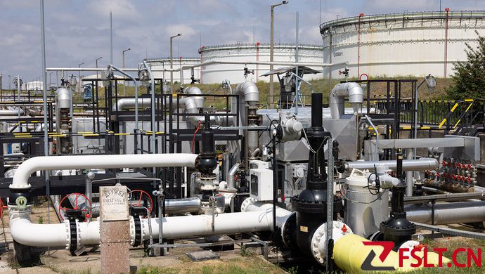 俄罗斯输欧石油管道惊现多个爆炸装置