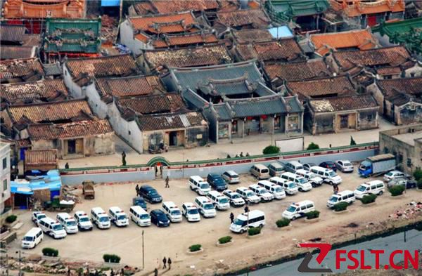 广东“第一毒村”覆灭，海陆空军队齐出动，美国以为要打仗