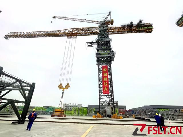 极光绿出征南海之滨，中联重科超大塔奔赴广东助建海上“巨龙”