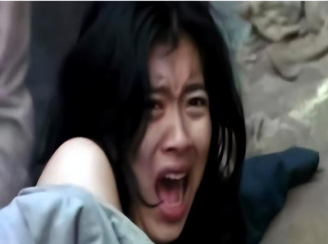 广东一17岁女子网恋奔现，与男友发生性关系时，又惨遭9人性侵
